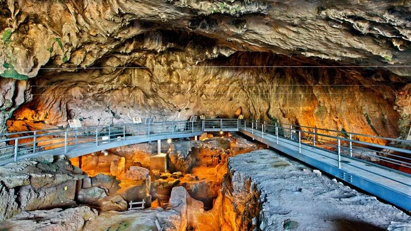 Σπήλαιο Θεόπετρας