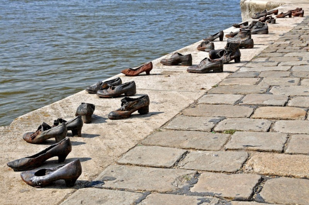 big-shoes-on-danube