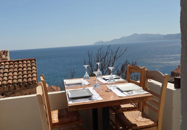 Φαγητό στο Κανόνι Μονεμβασιά