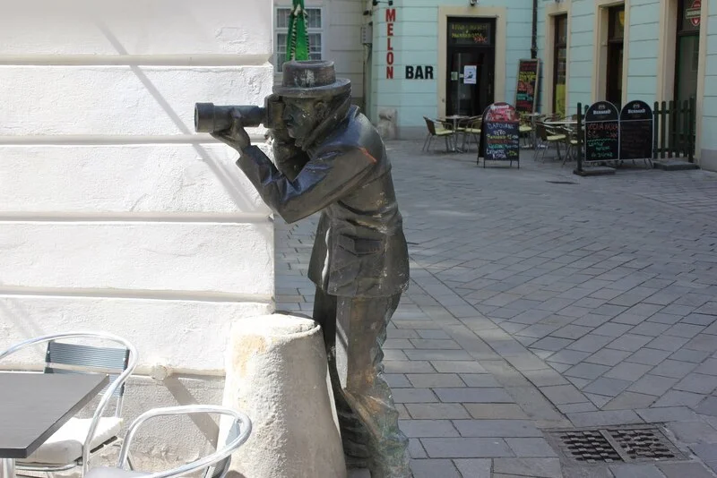 paparazzi statue bratislava