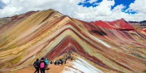 perou rainbow mountains