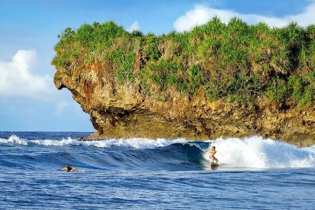 siargao-surfing