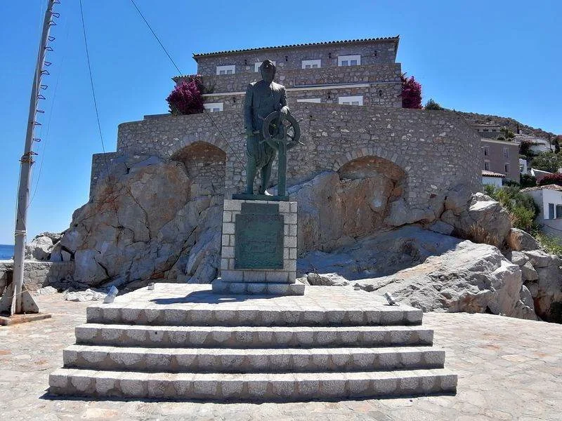 Άγαλμα του Μιαούλη Ύδρα
