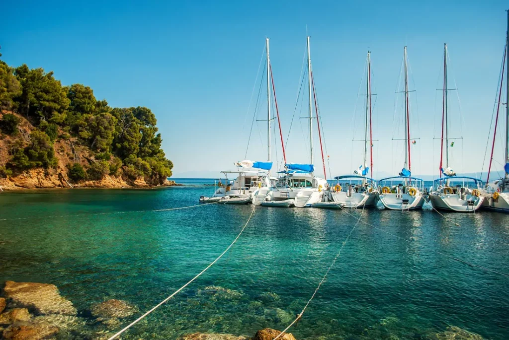 Θαλάσσιες σπηλιές Σκιάθος