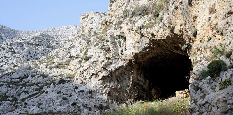 Δρακοντόσπηλο Ανάφη