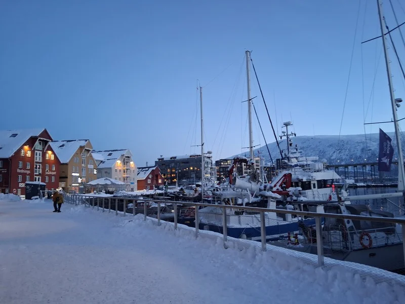 Βόλτα στο λιμάνι του Τρόμσο με χιόνι